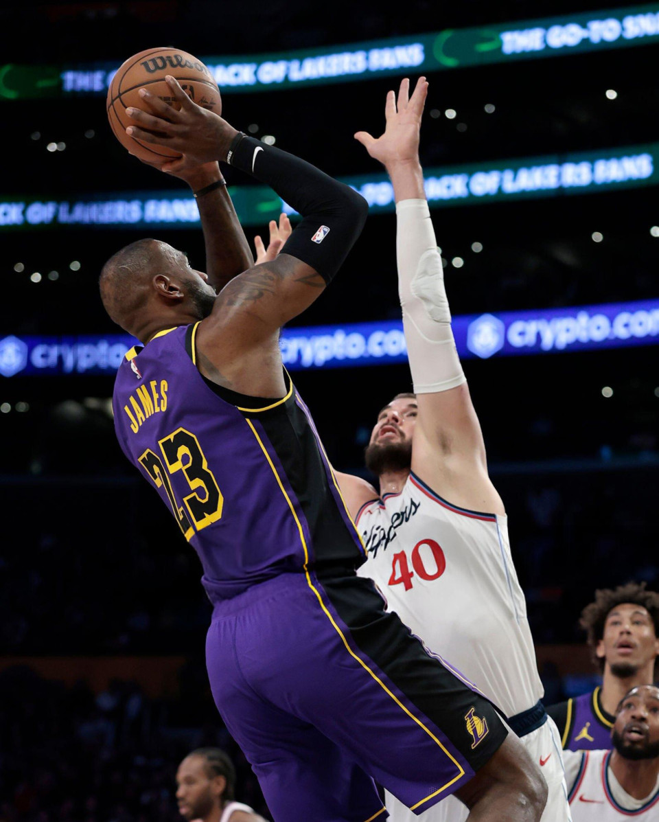  詹姆斯在FPX比赛中突破纪录，赛况扑朔迷离引发热议！-官方网站