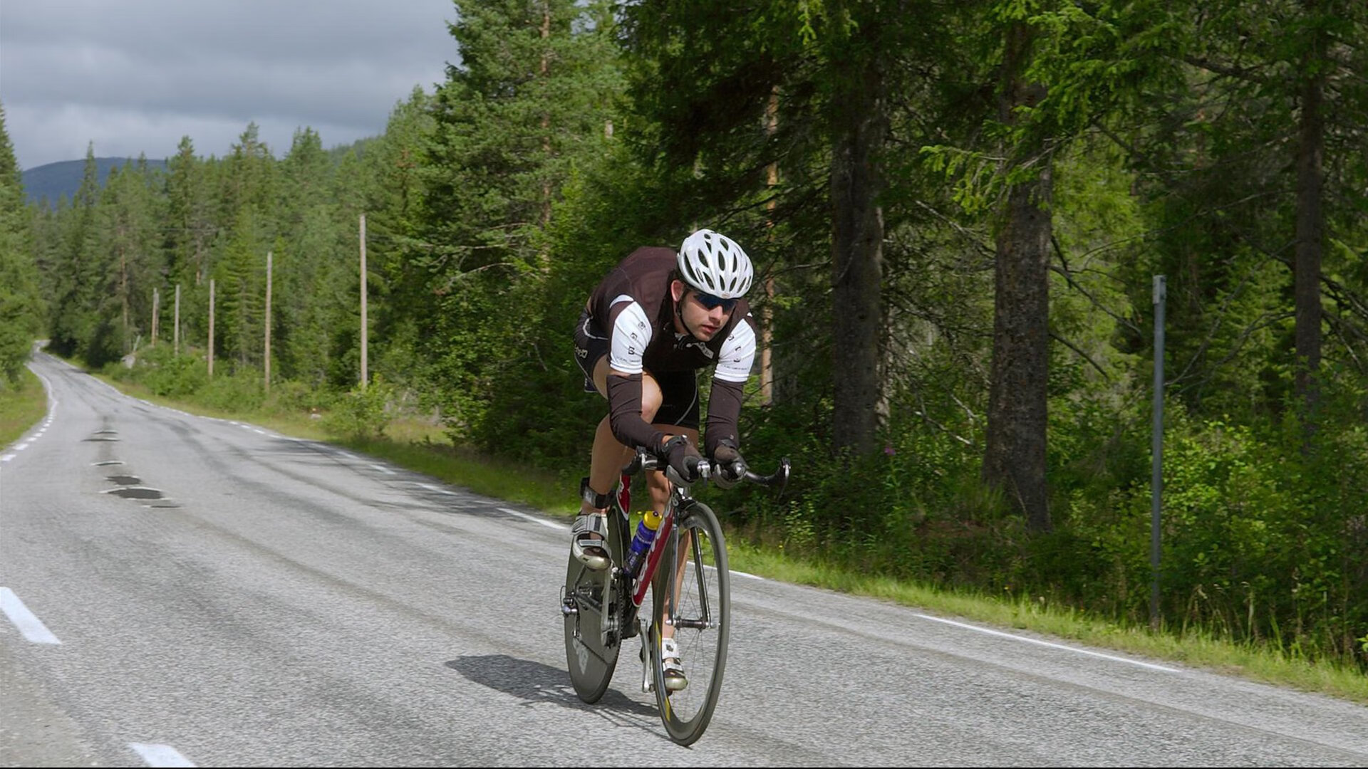 哈兰德迎来十赛季高光表现，塞尔维亚队球迷沸腾！-官方网站